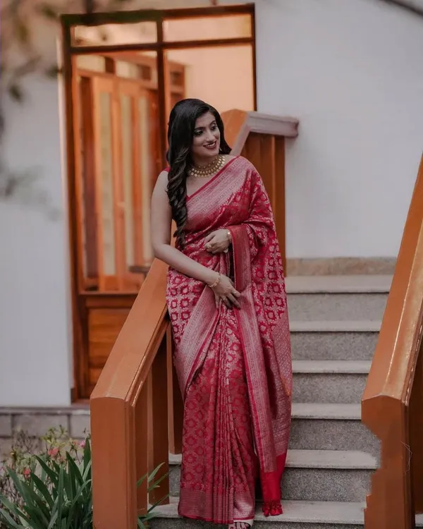 RED_PURE_BANARASI_SAREE
